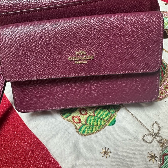 Coach Red Shoulder Bag with Smooth Leather and Slouchy Hobo Style - Picture 2 of 3